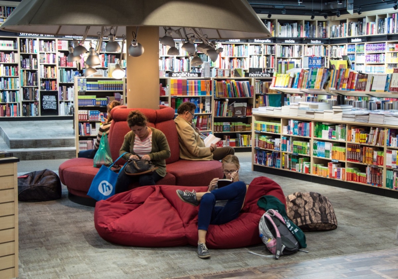 vitrine-CUERS-min_books_bookstore_book_reader_readers_reading_shop_sale_books-849006