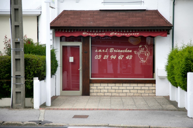 vitrine-CUERS-min_france_frankreich_commerce_frankrijk_francia_delicatessen_butchery_charcuterie-424328